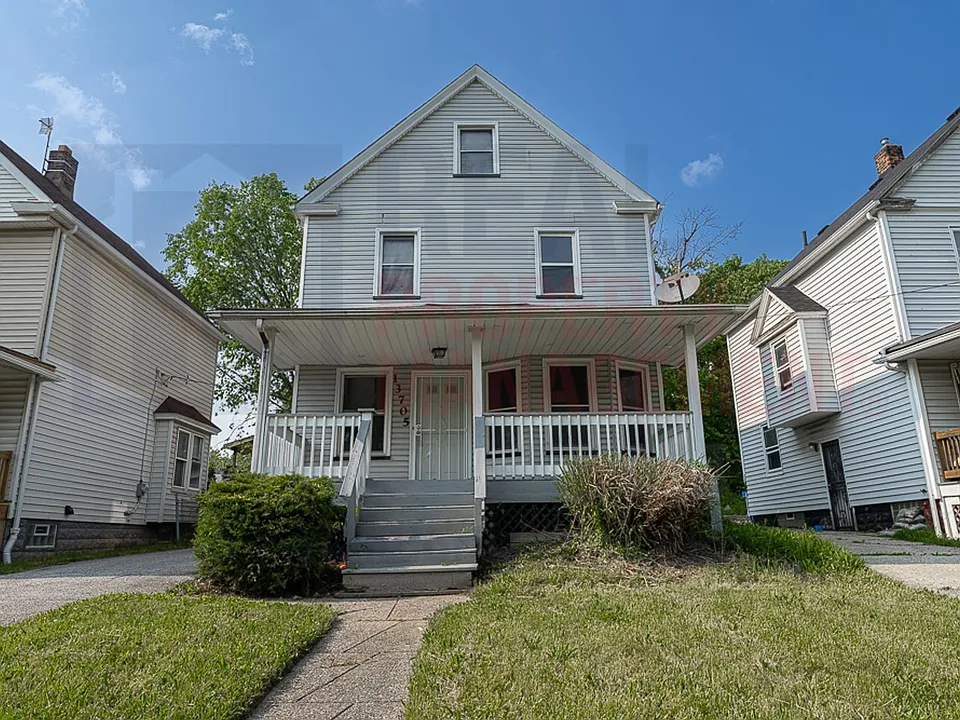 13705 Beachwood Ave