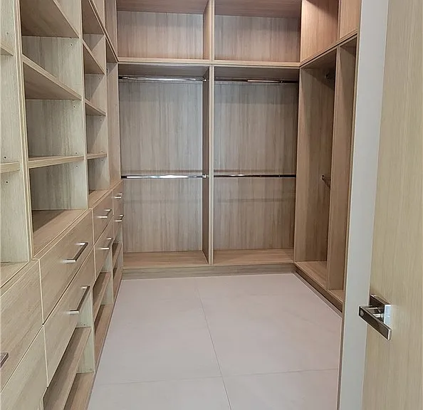 5061 Woodley Ave — Photo 14