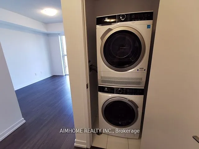 219 Dundas St E #712 — Photo 5