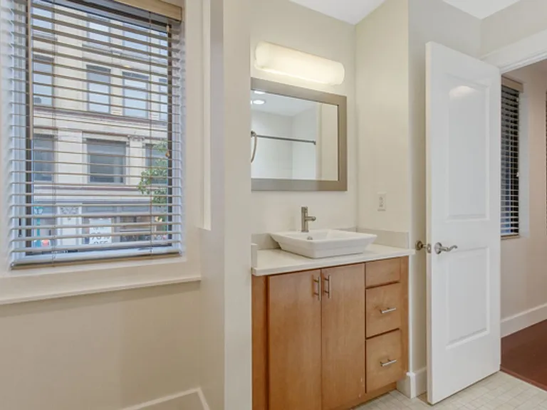 115 E Jefferson St — Photo 16