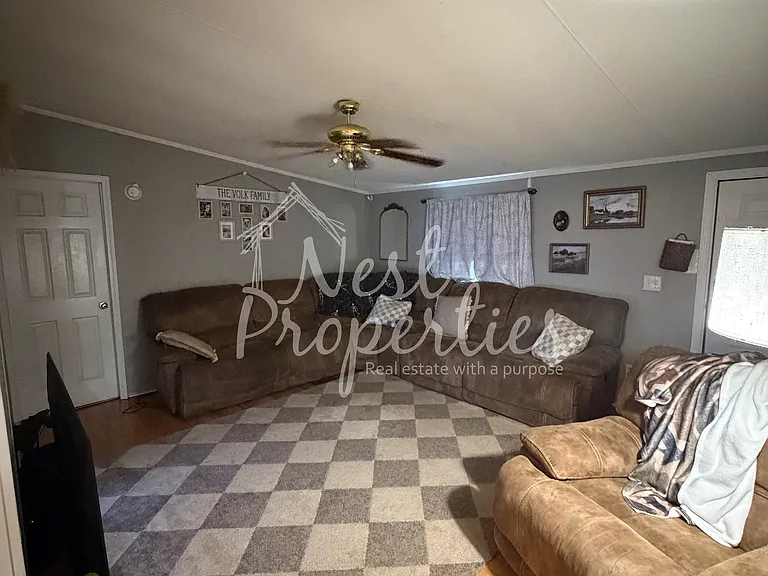 560 Mack St — Photo 3