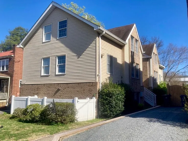 13 Sunset Dr — Photo 1