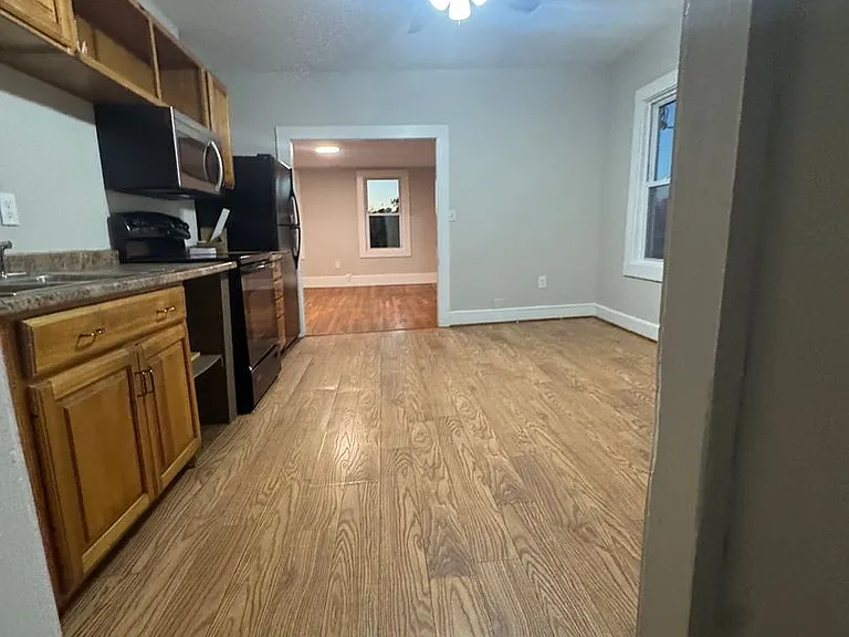 113-115 Laurel Ave — Photo 8