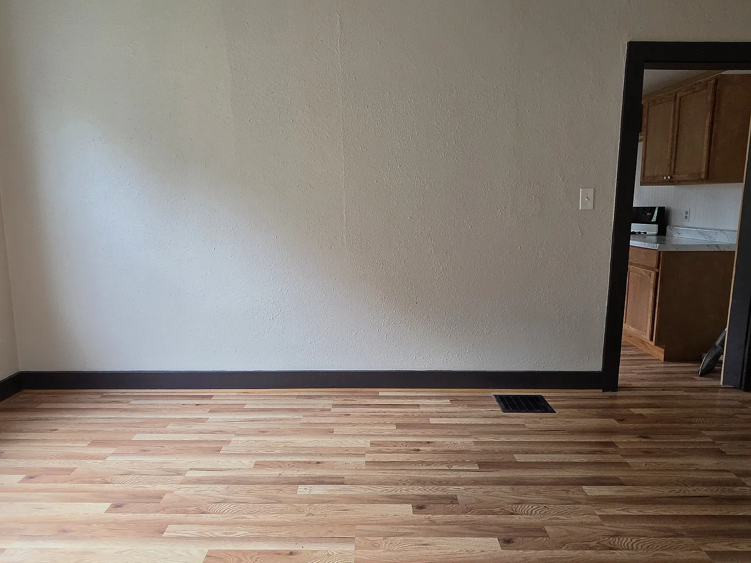 3 bed, 1200 sqft, $1,150 — Photo 3