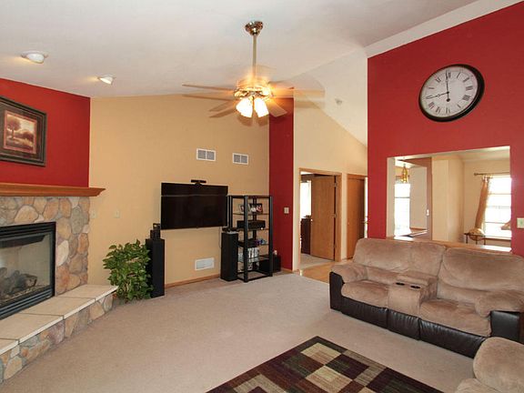 2nd image of 9673 S Wintergreen Dr