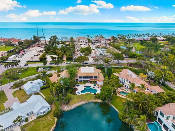 2325 Lantern Ln, Naples, FL 34102