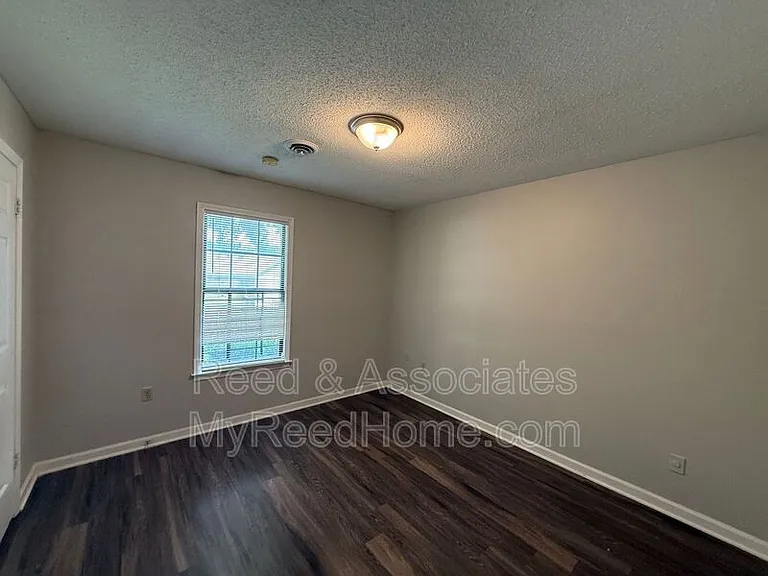 4811 Barkshire Dr — Photo 8