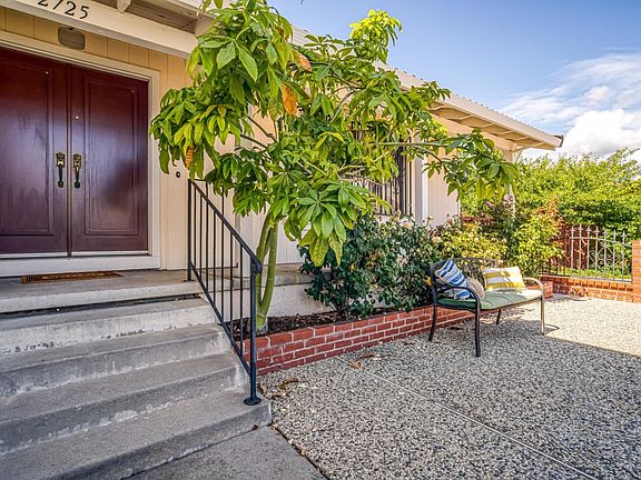 3rd image of 2725 Glen Amador Ct