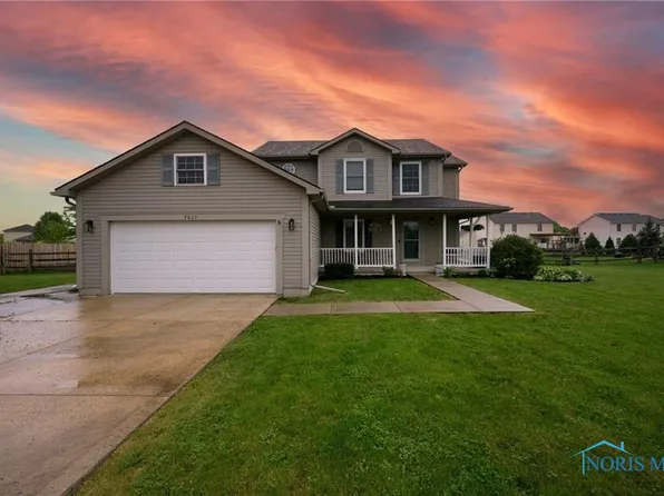 5823 Clover Ln, Walbridge, OH 43465