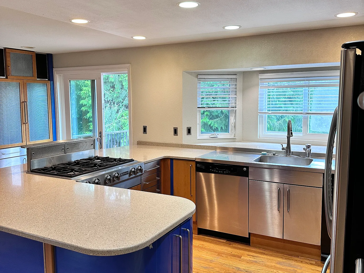 3 bed, 2040 sqft, $3,650 — Photo 3