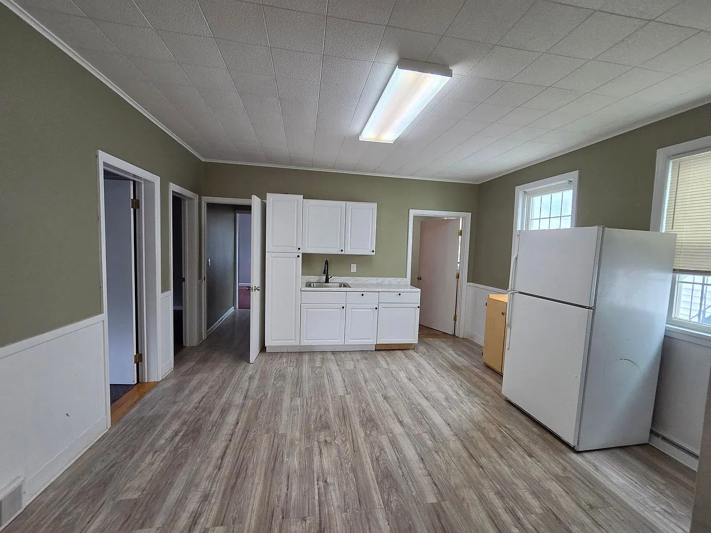 Spacious single family home in the heart of Danbury City Center — Photo 2