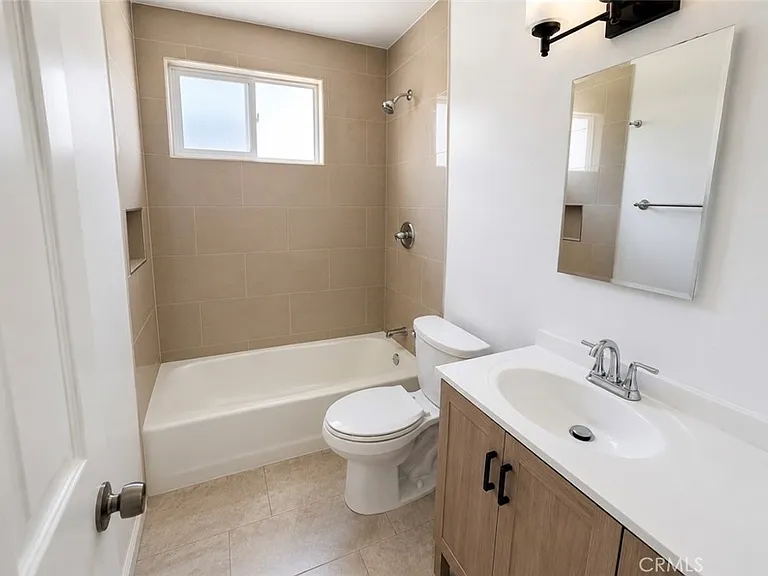 15226 Normandie Ave #B — Photo 11