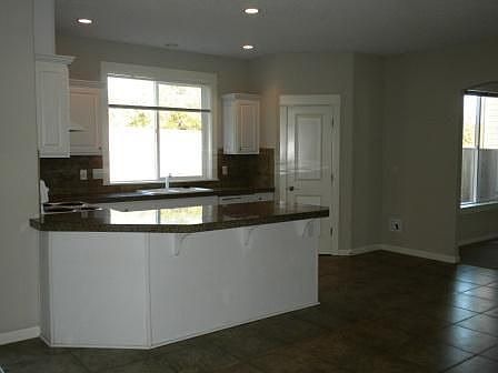 Eating bar w/nook area