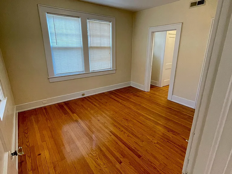 2510 Caldwell Ave S — Photo 4