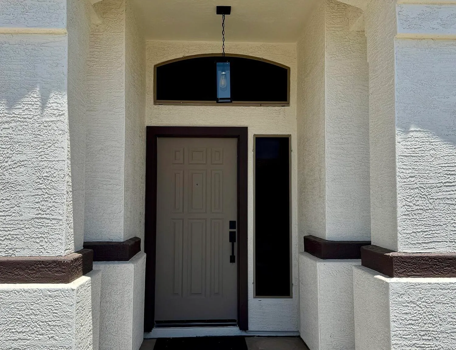 4 bed, 2.0 bath, 2288 sqft, $2,700 — Photo 2