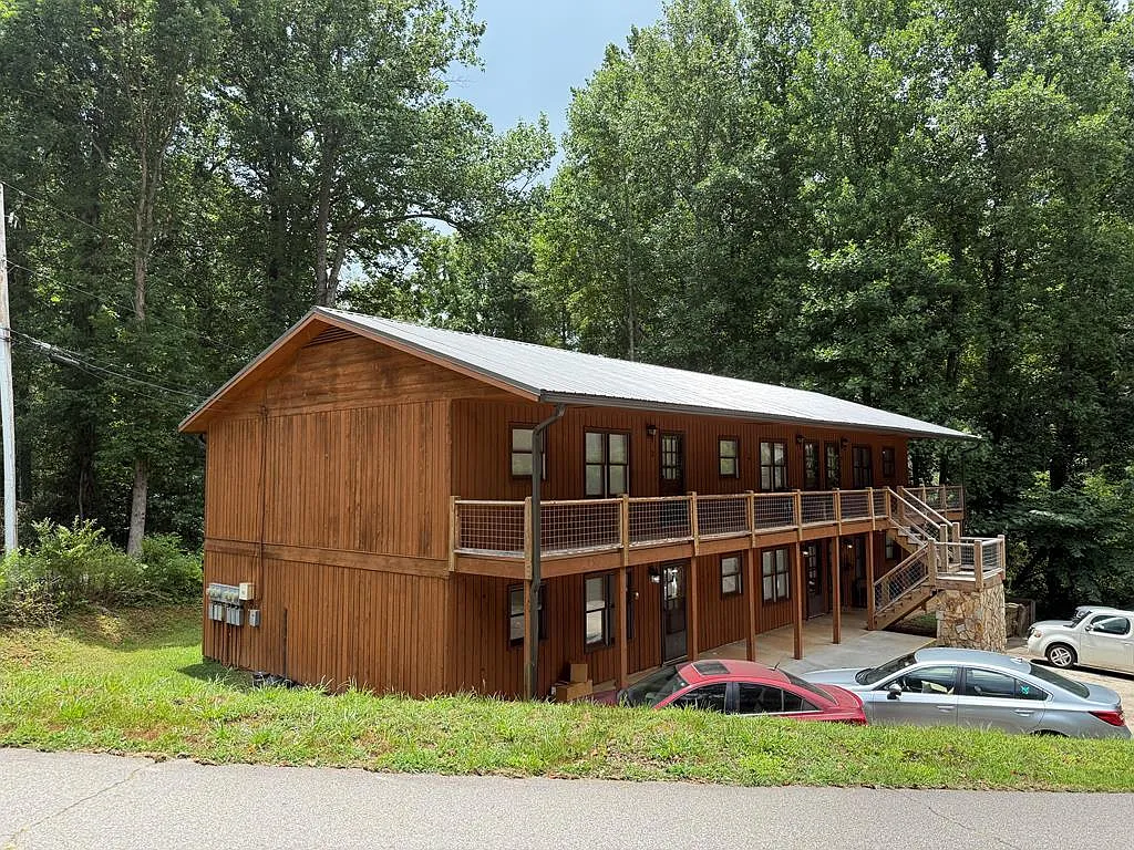 2 bed, 1.0 bath, $1,200 — Photo 1