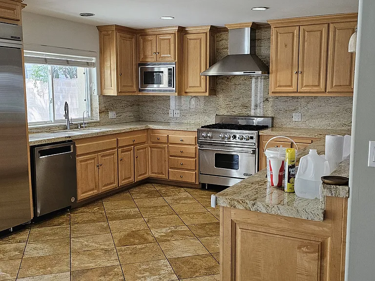 4537 Mammoth Ave — Photo 22