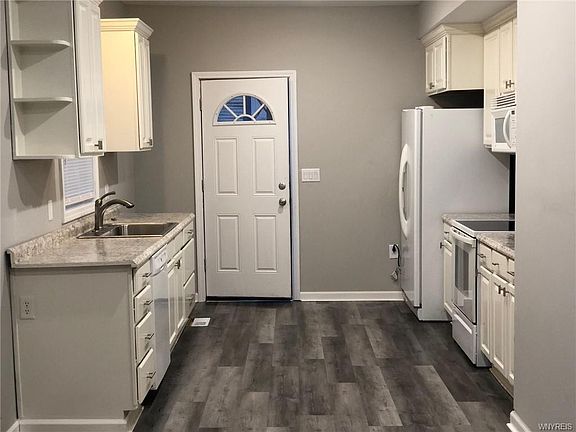 3rd image of 110 Masten Ave