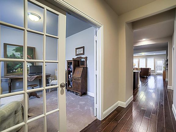 3rd image of 813 Llano Falls Dr