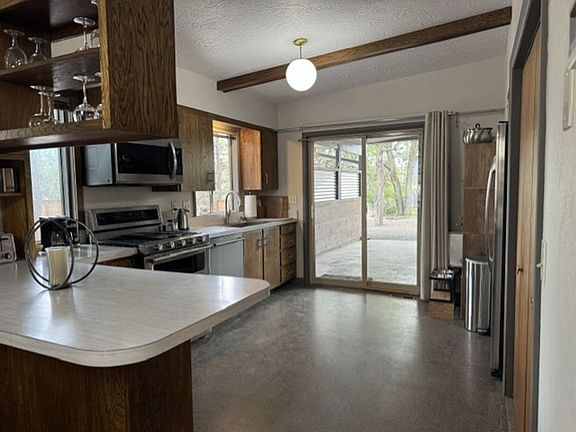 4th image of 265 NW Linster Pl