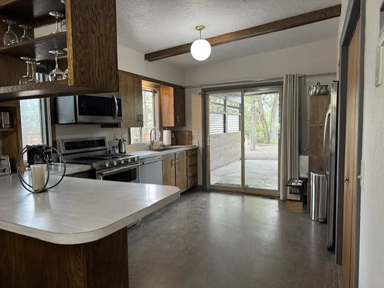 265 NW Linster Pl — Photo 4