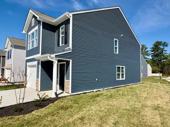 67 Caroline Valley Ln, Hendersonville, NC 28792