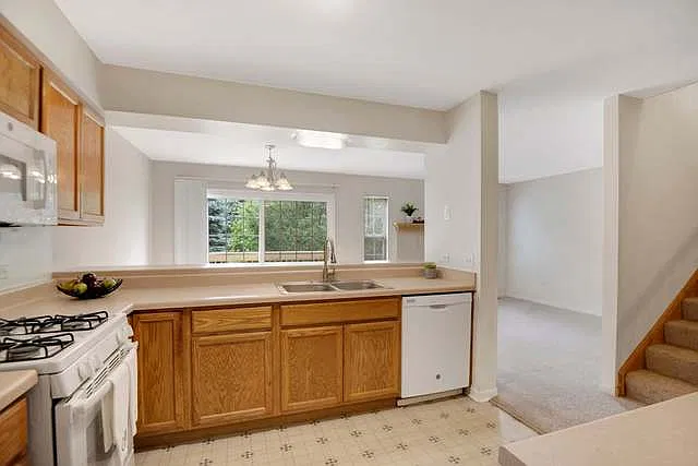 3 bed, 2.5 bath, 1594 sqft, $2,850 — Photo 4
