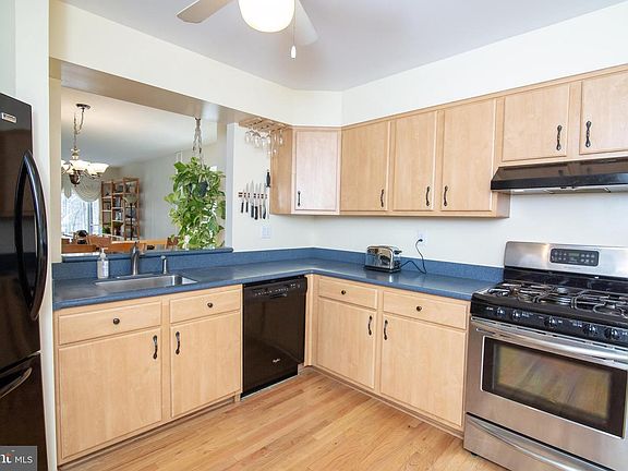 4th image of 9631 Horsham Dr