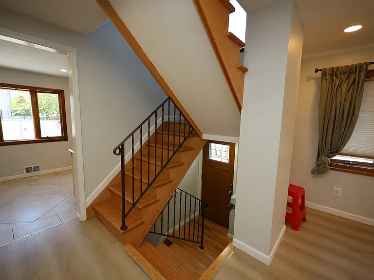 178 Spratt Ave — Photo 7