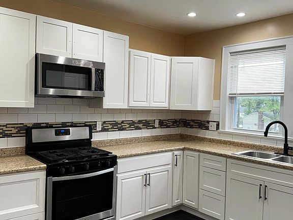 4th image of 806 Garden St #3