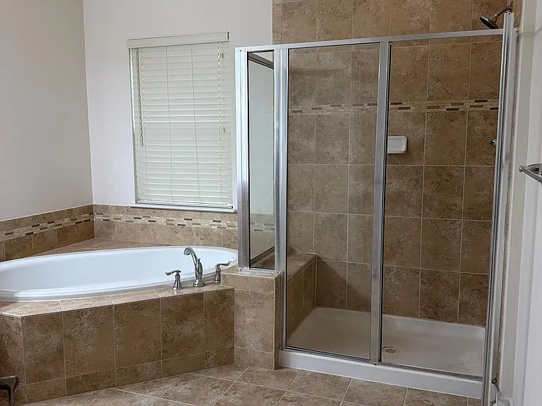 25707 Bishop Grove Ter — Photo 14