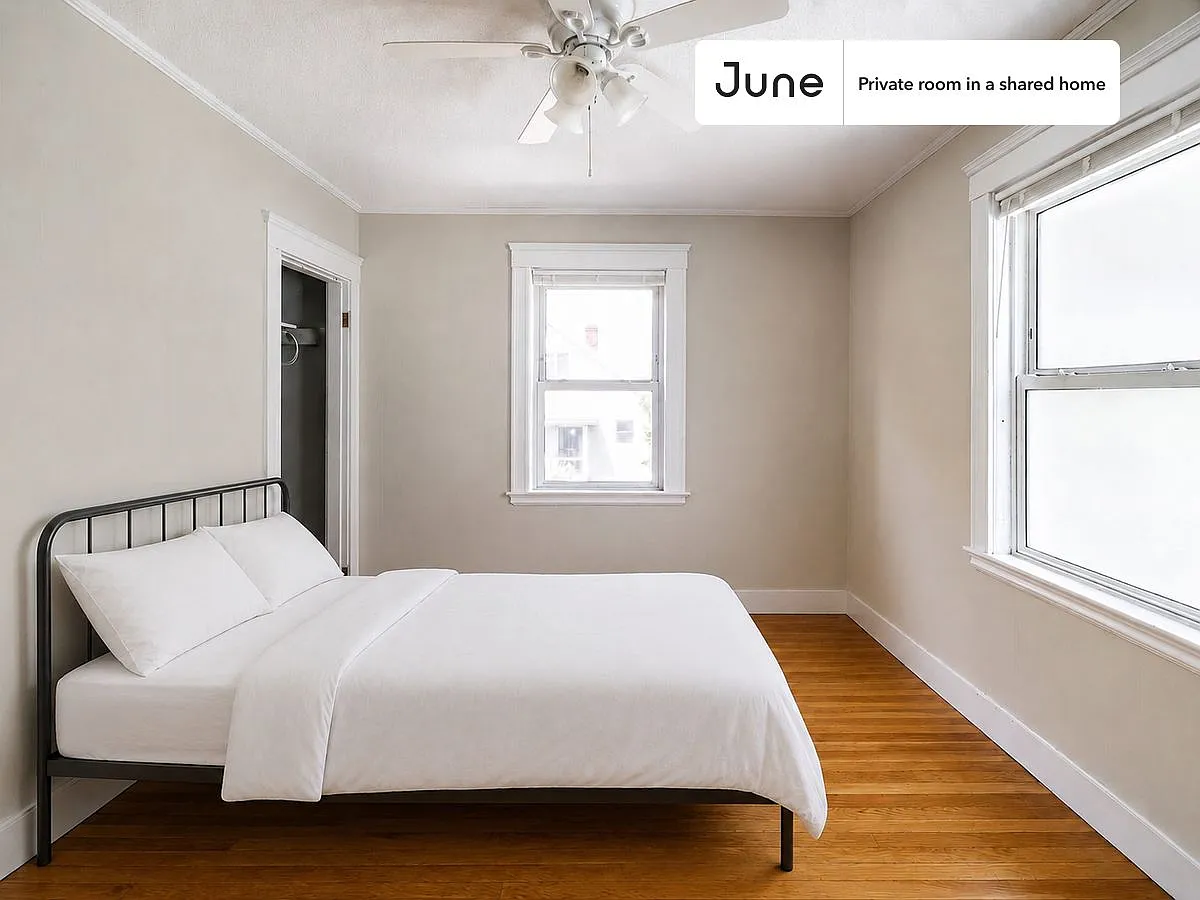 Queen bedroom in 4 bed/1 bath home in Somerville #1890 B — Photo 1