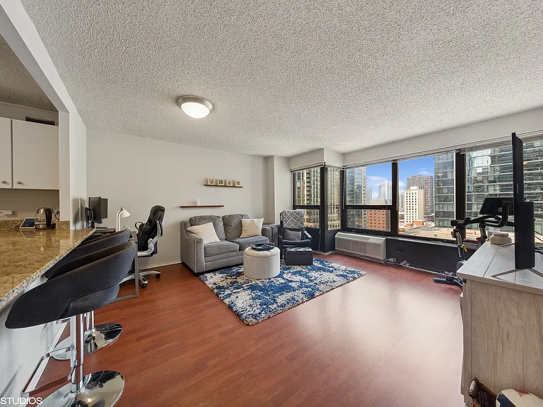 30 E Huron St #3701 — Photo 4