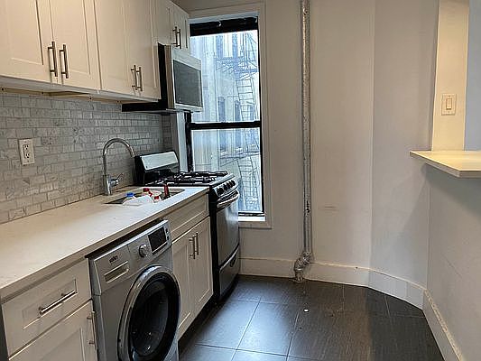 5th image of 112 E 103rd St #21A