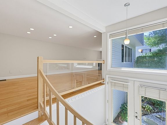 5th image of 33 Half Crown Cir #33