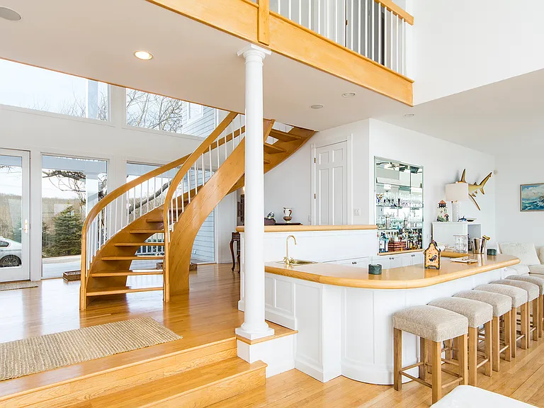 390 Old Montauk Hwy — Photo 6