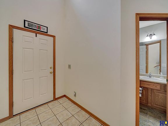 3rd image of 8101 Oshel Ave