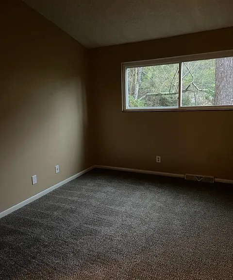 210 Charleston Ave — Photo 12