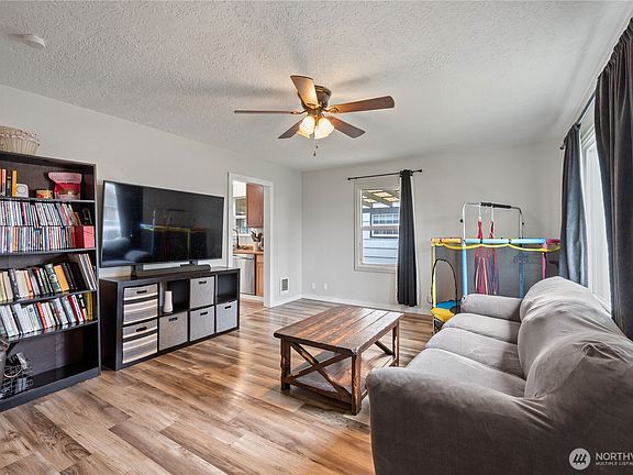 5th image of 3102 Hemlock Street