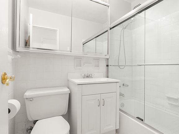 5th image of 201 W 21st St APT 5E