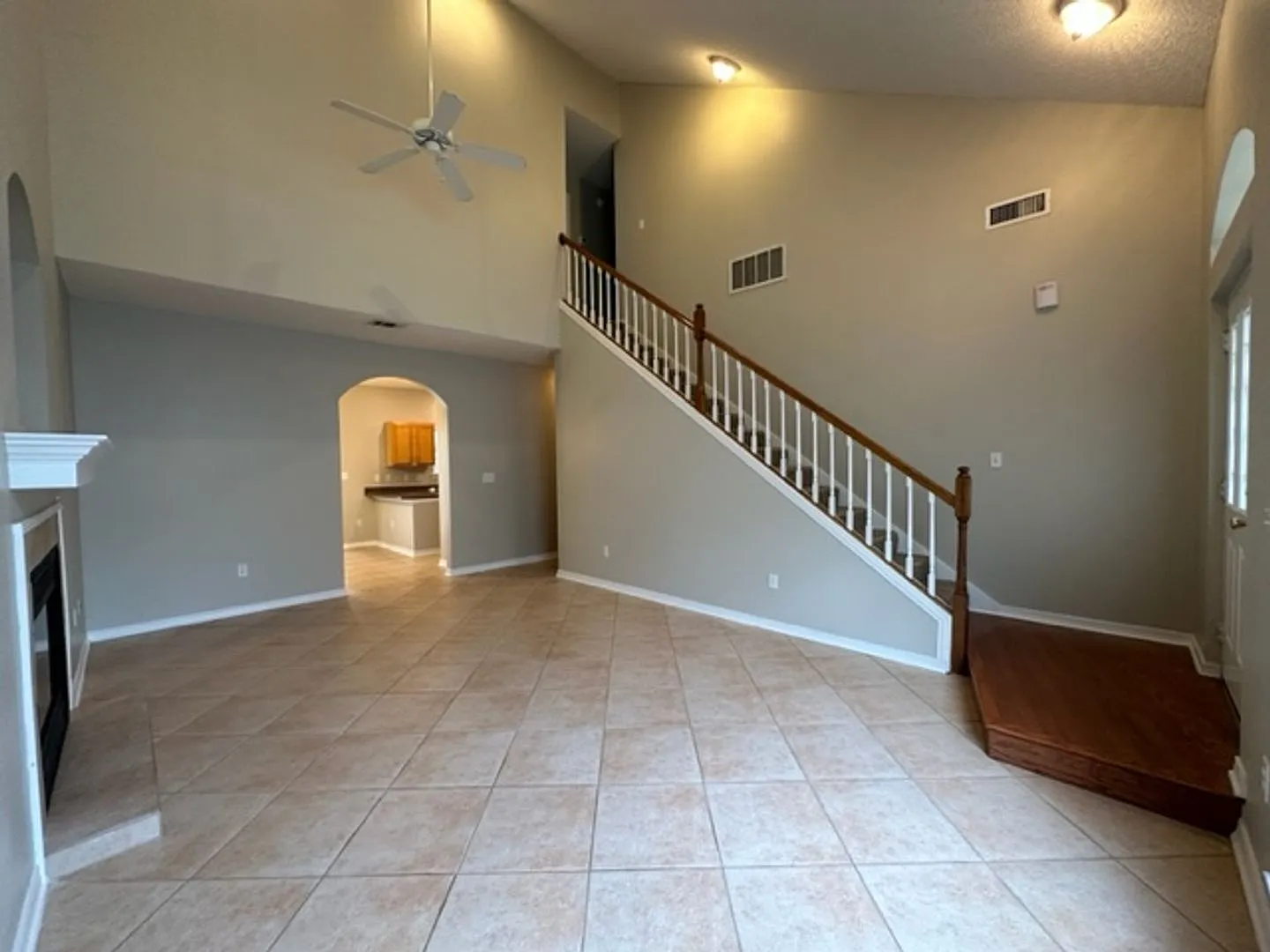 Nice 4 bedroom home for rent including yard & pest services! — Photo 3