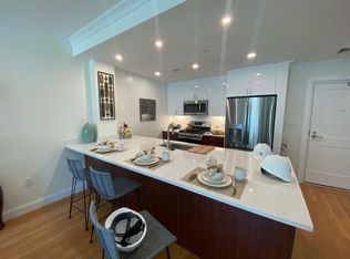 300 Beverly Rd #1, Chestnut Hill, MA 02467