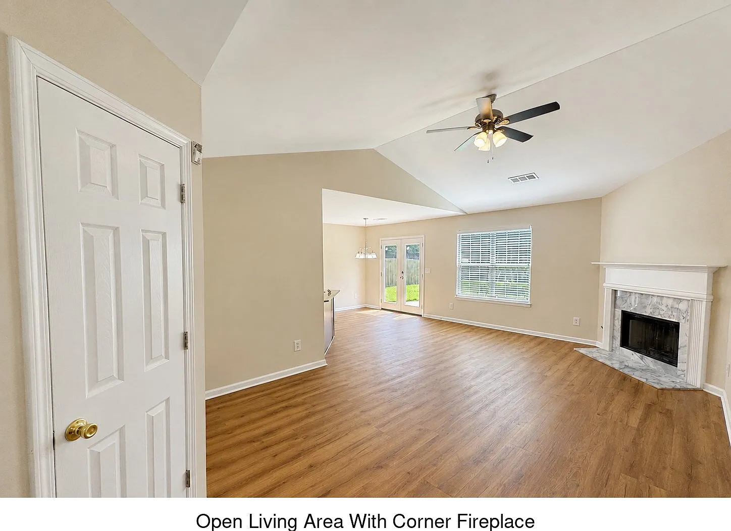 3 bed, 2.0 bath, 1383 sqft, $2,000 — Photo 3