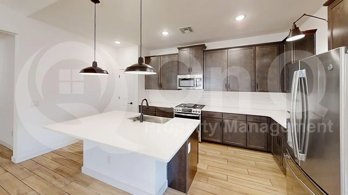 4 bed, 3.0 bath, 1977 sqft, $2,599 — Photo 3