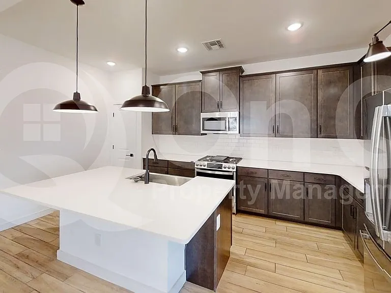 3026 W Straight Arrow Ln — Photo 3