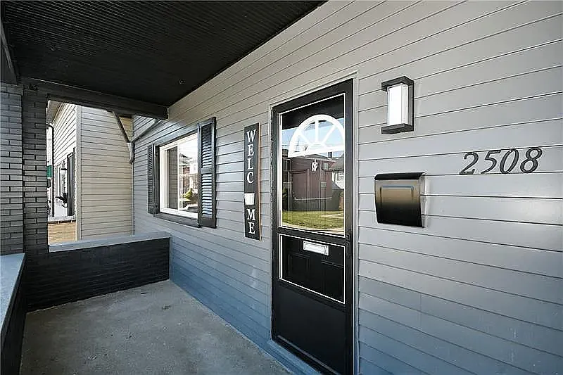 2508 Cobden St photo 1
