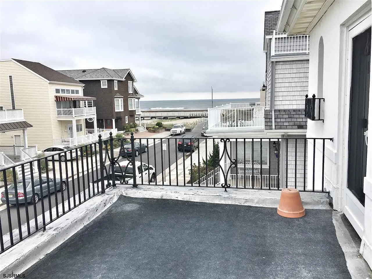 4 bed, 3.0 bath, $2,000 — Photo 2