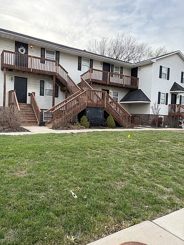 300 SW Glendana Dr #300 Photo 1