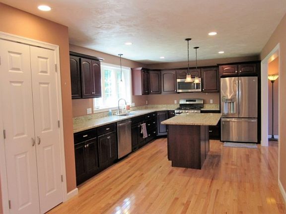 2nd image of 44 Glenside Dr