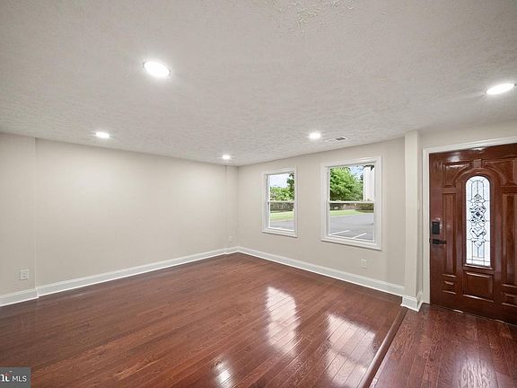 4th image of 8071 Steeple Chase Ct